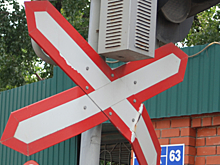 Под Воронежем ВАЗ-2110 на скорости протаранил ограждение ж/д переезда