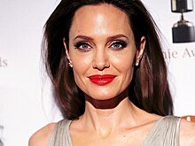 Анджелина Джоли снялась с дочками для мартовского выпуска Elle