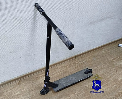 В Сызрани сотрудник доставки украл детский самокат