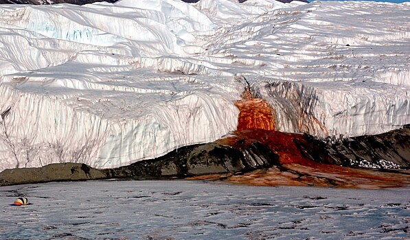 Ученые раскрыли тайну Кровавого водопада в Антарктиде