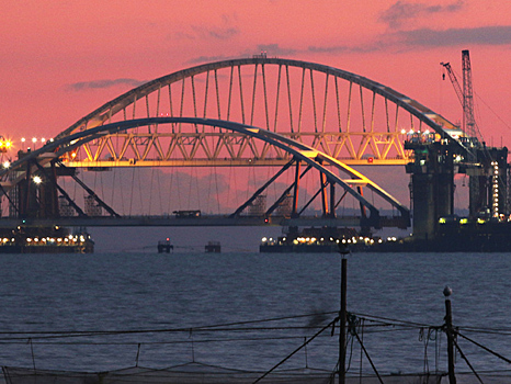 Обзор зарубежных СМИ: Крымский мост лишил Украину миллионов