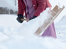Жительница Барнаула вынуждена всю зиму сама чистить свою улицу от снега