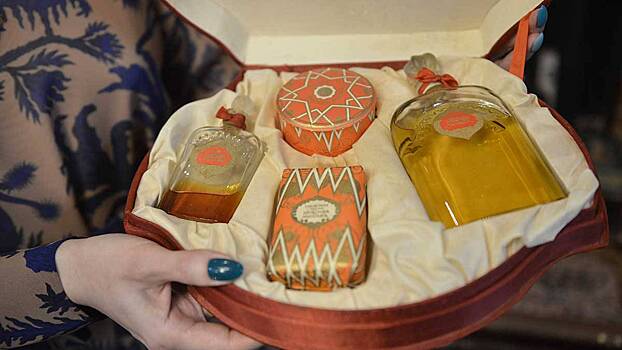 Выставка открывает секреты русской парфюмерии
