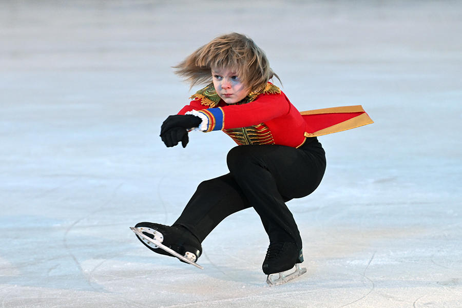 Гном Гномыч дал пощечину старшему сыну Плющенко Егору Ермаку: «Теперь я не могу называть тебя братом!»