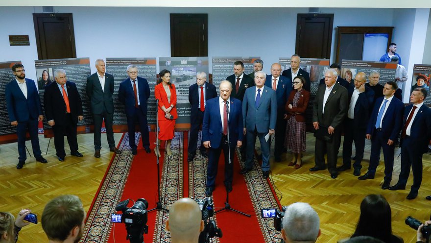 В ГД открылась выставка, рассказывающая о военных преступлениях киевского режима