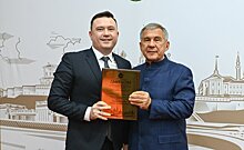 Рустам Минниханов наградил 14 лучших госслужащих Татарстана