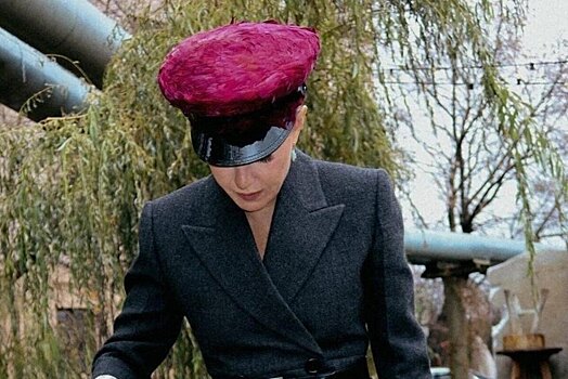 Собчак высмеяла собственный аксессуар Prada, сравнив его с салатом