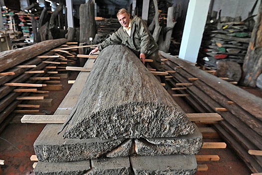 Мастера с помощью водолазов создают мебель и неповторимые украшения