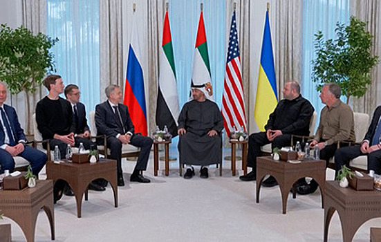 Опубликованы кадры с трехсторонней встречи России, США и Украины