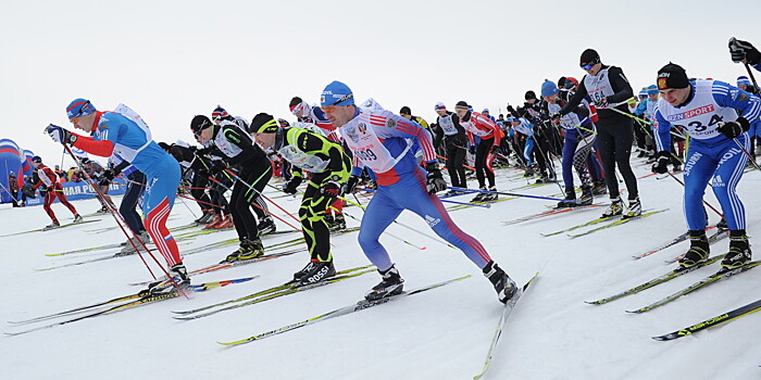 Юбилейная гонка «Лыжня России» собрала тысячи поклонников спорта