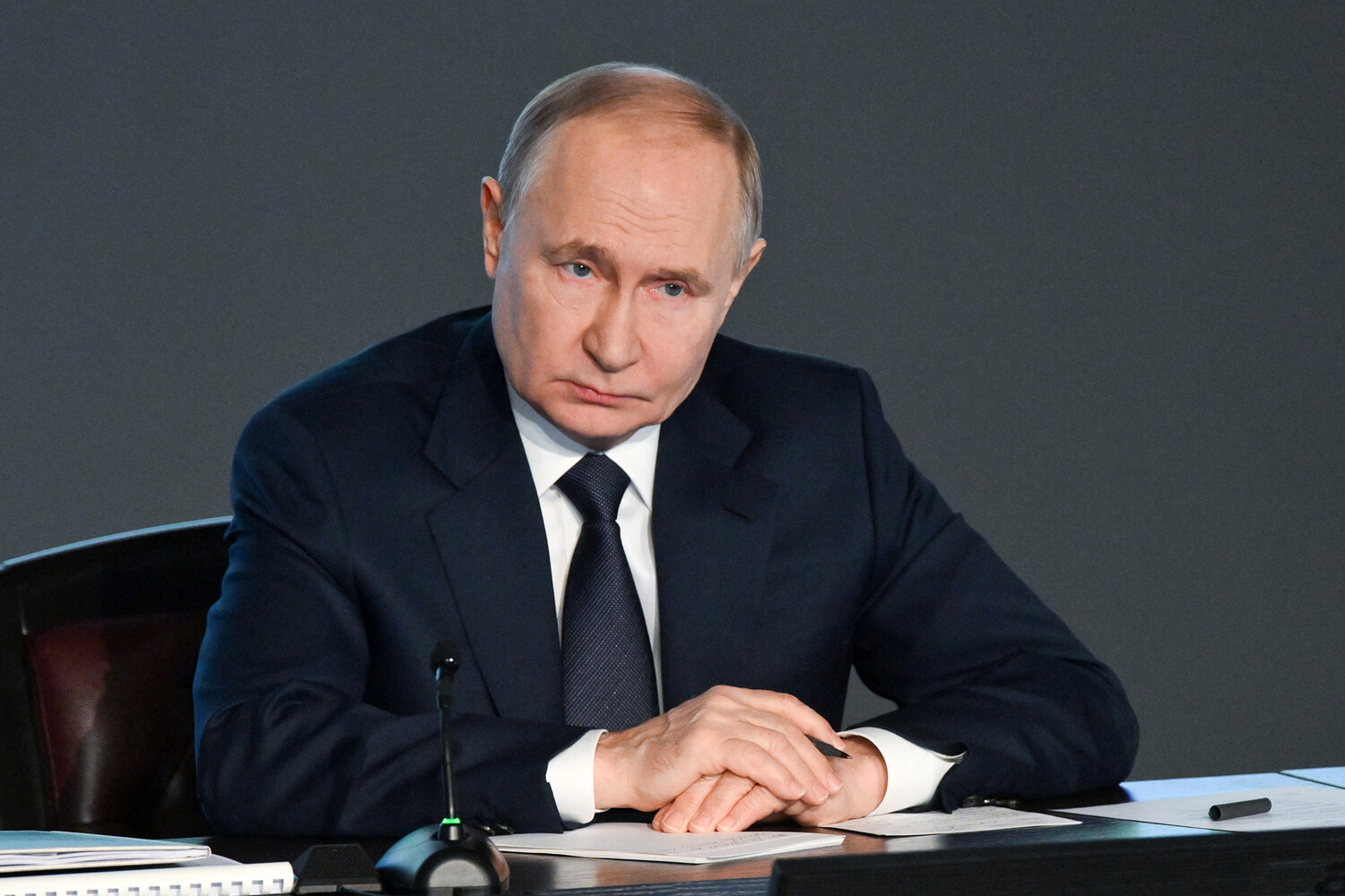 Путин попросил медика Монгуш, вынесшую мужа с поля боя, не возвращаться на фронт