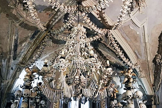 "Церковь костей" запретила селфи из-за туристов