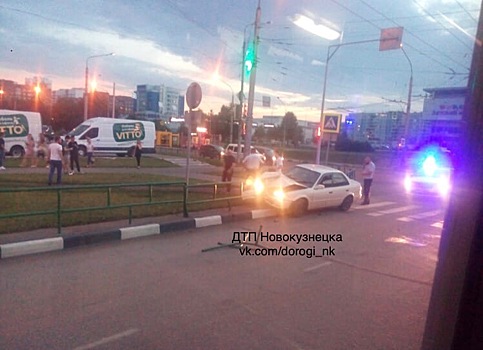 Труба пронзила легковушку в Новокузнецке