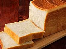 Белый хлеб назвали одним из продуктов, который приводит к жиру на животе
