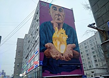 Умер изображенный на мурале на Фрунзе онколог Ершов в Новосибирске