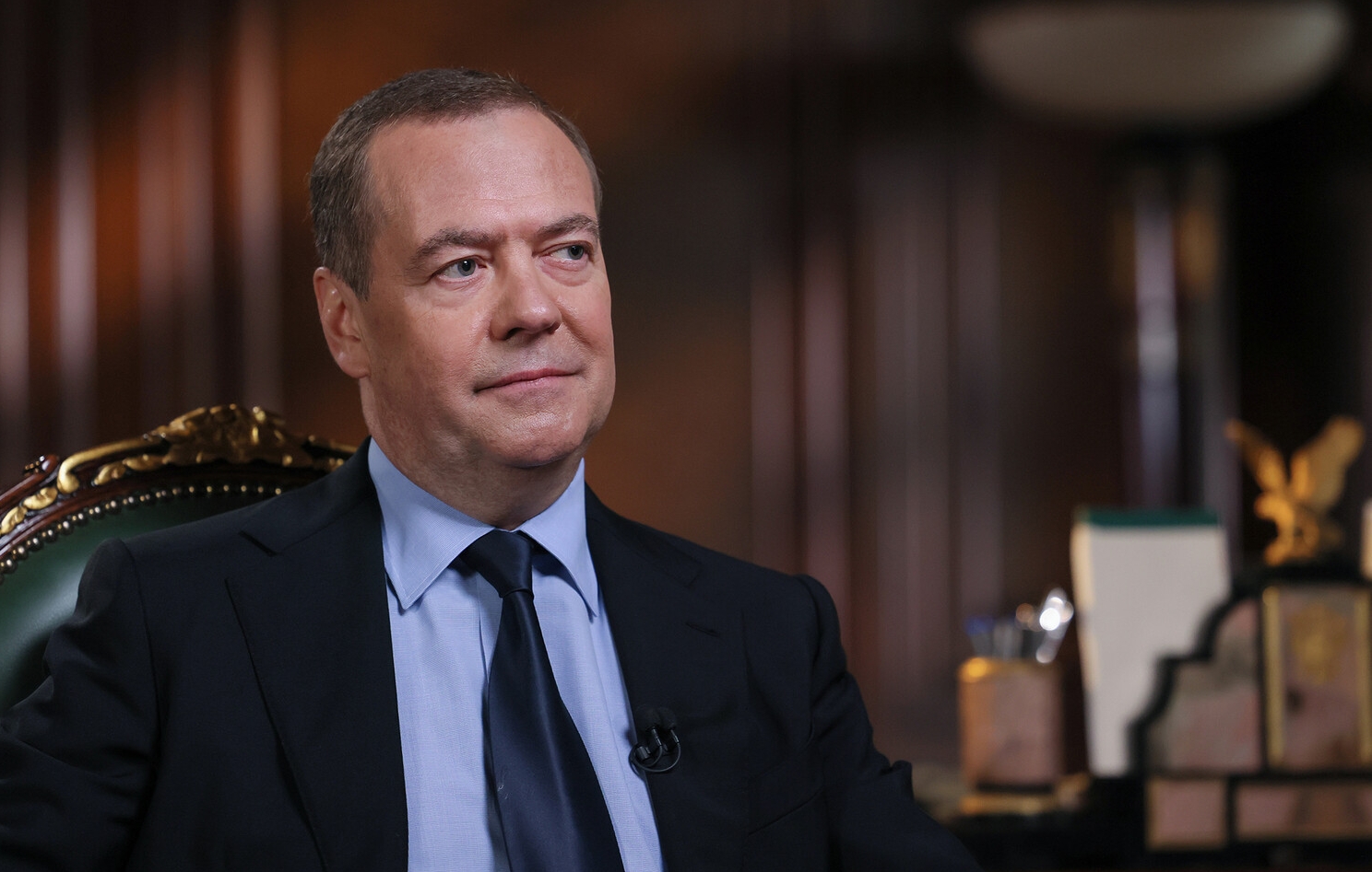 Медведев выступит с лекцией об опасном мире