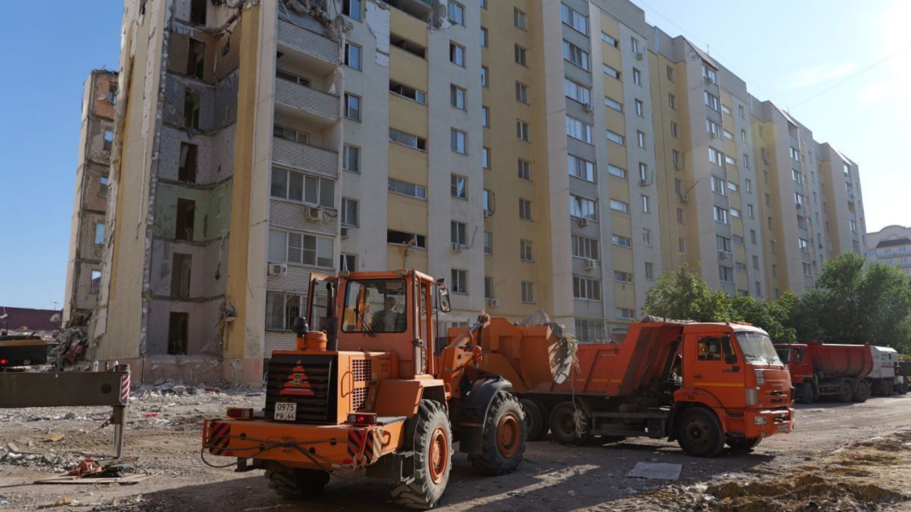 Жильцам дома в Саратове после взрыва открыли доступ в три подъезда