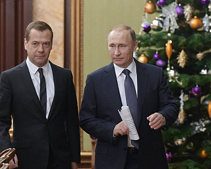 Стали известны новогодние планы Путина и Медведева