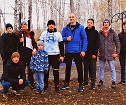 В осеннем парке Челябинска проводят бесплатные тренировки по карате