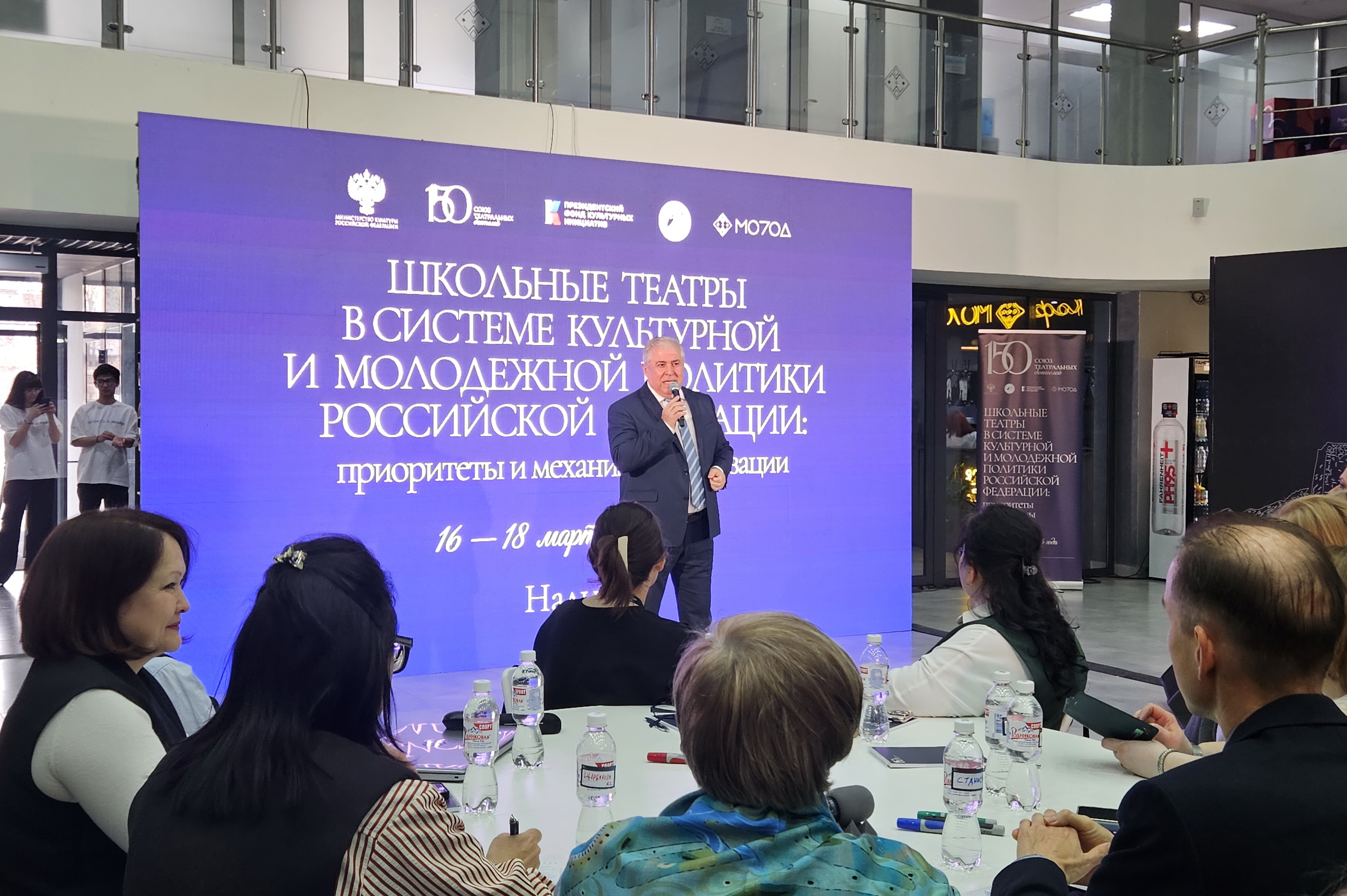 «Школьная сцена» выходит на федеральный уровень: в Нальчике театралы и чиновники пишут концепцию развития детских театров