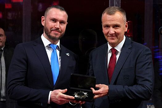 Константин Барулин получил памятную медаль за 250 побед в КХЛ