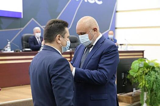 Власти Кузбасса наградили региональную элиту