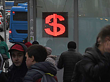 В России пообещали продолжать отказываться от доллара