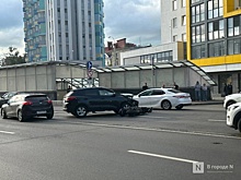 Жесткое ДТП с мотоциклом случилось на Лядова в Нижнем Новгороде
