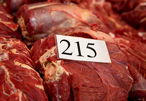 Прокопчанка поплатилась за попытку сэкономить на овощах и мясе путем переклеивания ценников