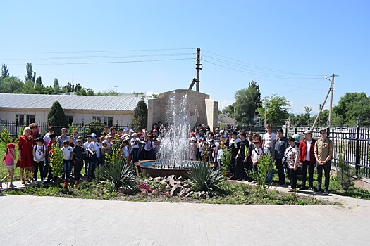 Военнослужащие российской авиабазы Кант в Киргизии организовали экскурсию для школьников Бишкека