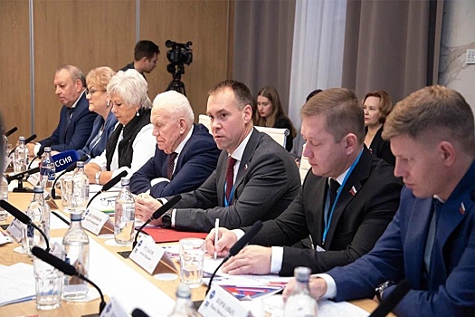 Парламентарии Северо-Запада отмечают тридцать лет ассоциации