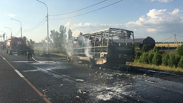 В Волгоградской области загорелся автобус с пассажирами