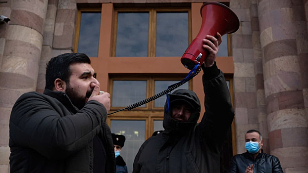 Социолог Дерлугьян назвал "раздутым" внутриполитический конфликт в Армении