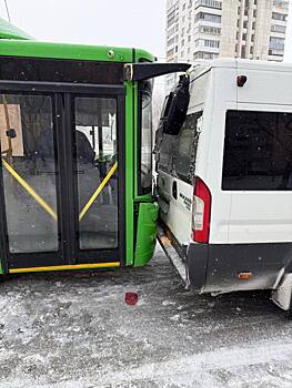 ДТП с маршрутками на проспекте Гагарина в Оренбурге
