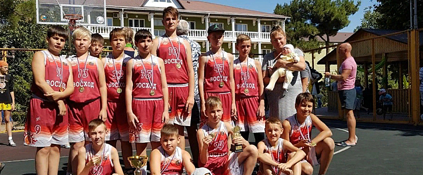Спортсмены из Удмуртии одержали победу на баскетбольном фестивале «Бархатный сезон»