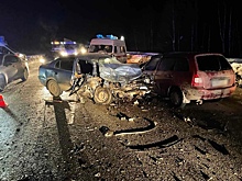 Автобус и две легковушки столкнулись на трассе в Удмуртии