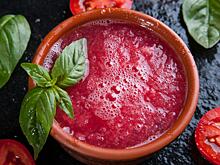 Ароматный и освежающий: Мария Кравцова поделилась рецептом томатно-клубничного гаспачо