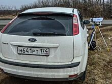 Помощники ГИБДД, охраняют камеру