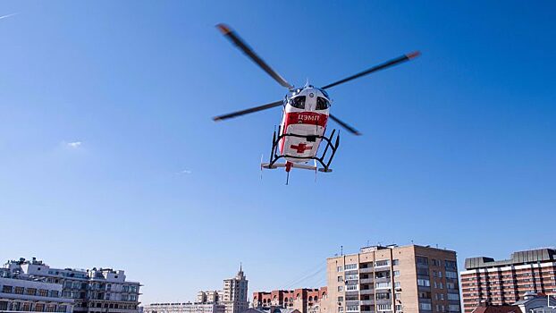 Врачи ГКБ №52 транспортировали пациентку с «искусственным легким» на вертолете