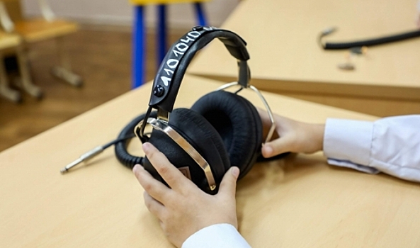 Волгоградцы с нарушениями слуха получают помощь в специальном центре