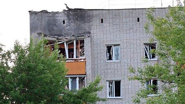 Обломки дрона ВСУ упали на жилой дом в Ельце, пострадали 20 квартир