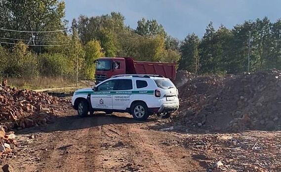 В Курске сотрудники минприроды пресекли незаконное складирование отходов