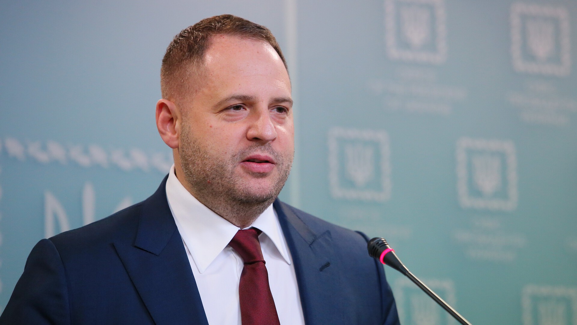 Ненавидимый всеми: как Ермак держал Зеленского под гипнозом