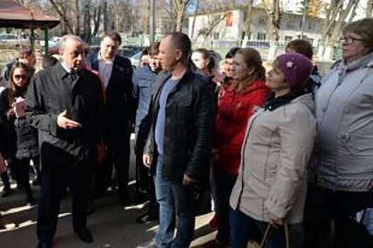 Валерий Радаев потребовал еще раз отремонтировать один из дворов Саратова