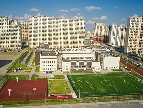 На Октябрьской набережной построили школу на 1650 учеников