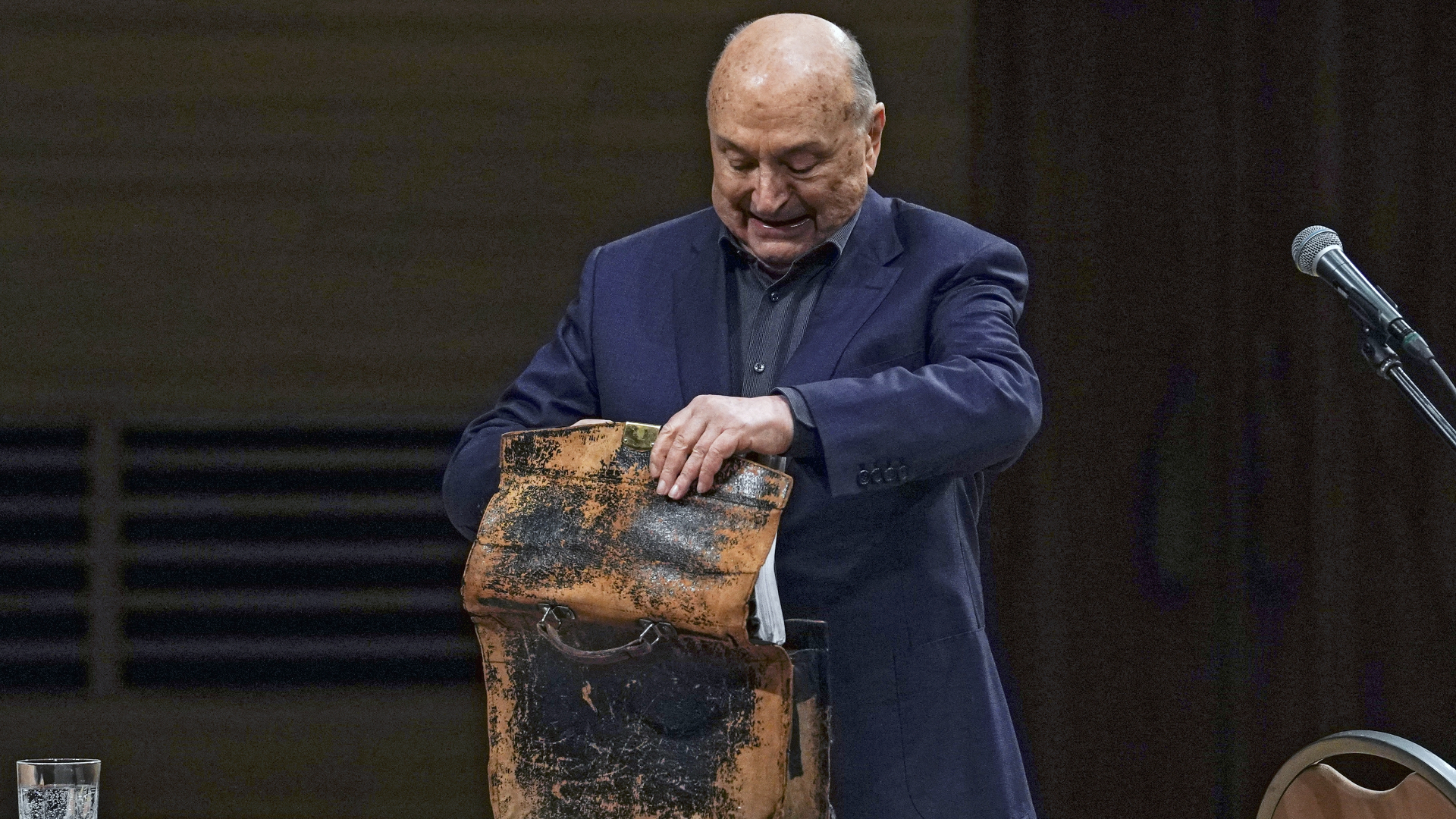 Стала известна судьба знаменитого портфеля сатирика Жванецкого