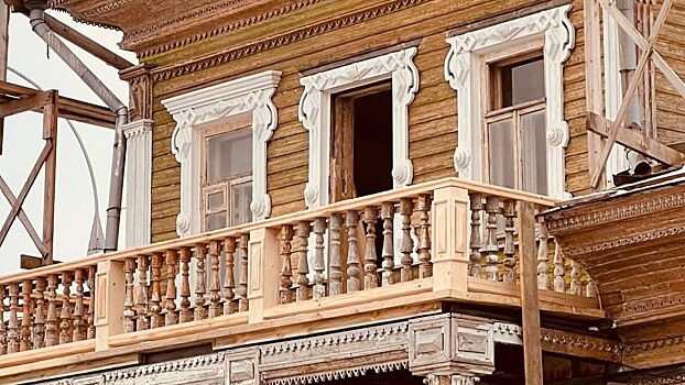 Реставрацию балкона на втором этаже завершили в доме Засецких в Вологде