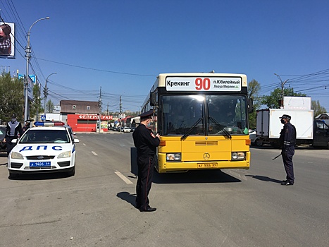 В Саратове инспекторы ГИБДД составили протоколы на водителей автобусов без масок