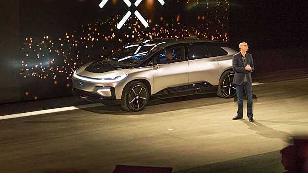 Новейший беспилотный автомобиль вышел из строя во время презентации. Видео