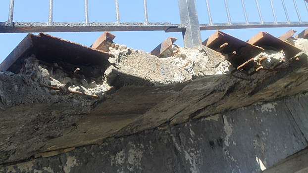 Вологодские «фронтовики» проверили состояние пешеходного моста на Льнокомбинате Вологды